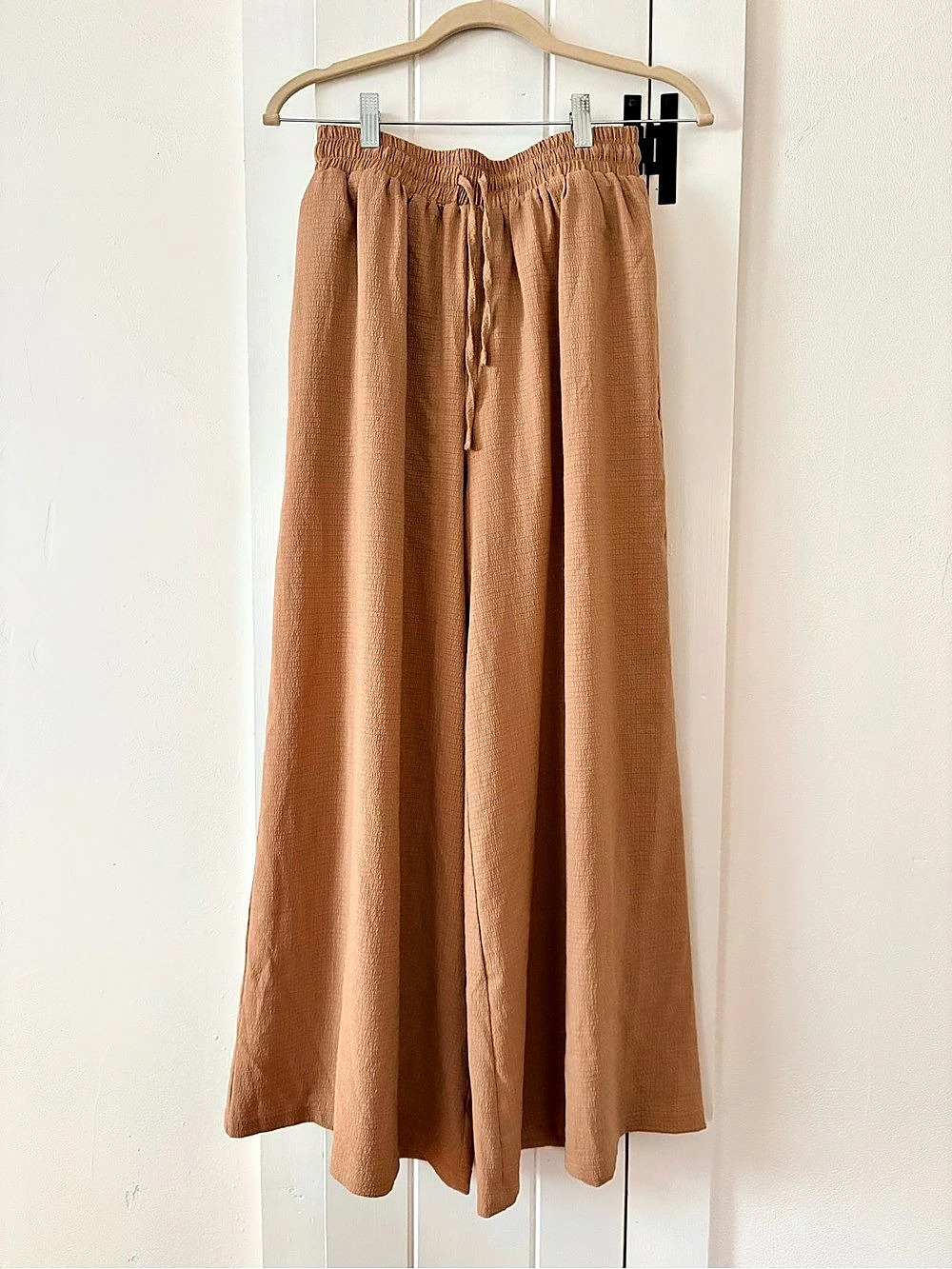 Baltic Born Wide Leg Pants in Light Brown/Tan Size Small Like New